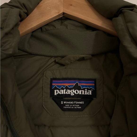 Patagonia Women's Green Puffer Jacket - Picture 4 of 6